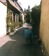 Maler in den Gassen von Visby