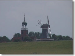 Kirche und Mühle von Ditzum